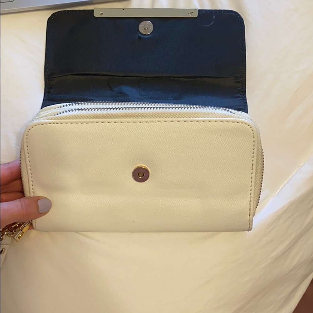 Wallet - Picture 2 of 4